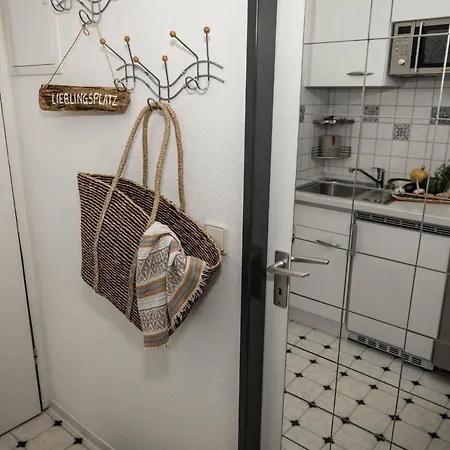 Apartamento 2zi-ferienwohnung Am Südstrand Mit Eigenem Parkplatz Perfekt Für Familie Burgtiefe auf Fehmarn