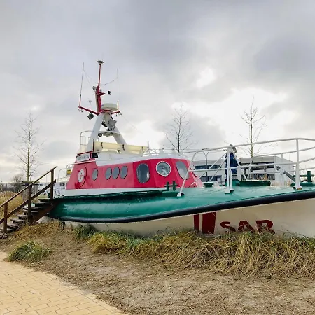 2zi-ferienwohnung Am Suedstrand Mit Eigenem Parkplatz Perfekt Fuer Familie アパート Burgtiefe auf Fehmarn