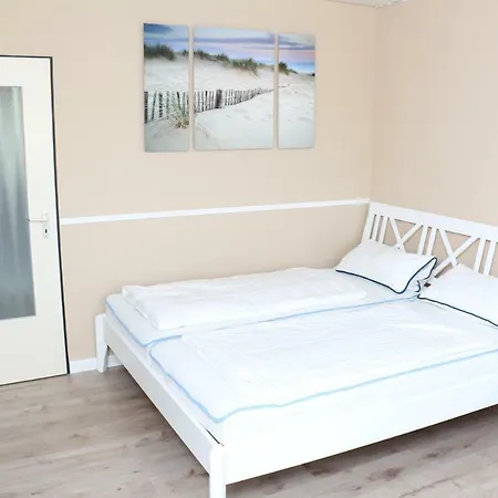 2zi-ferienwohnung Am Suedstrand Mit Eigenem Parkplatz Perfekt Fuer Familie Apartment