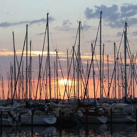 アパート 2zi-ferienwohnung Am Suedstrand Mit Eigenem Parkplatz Perfekt Fuer Familie *